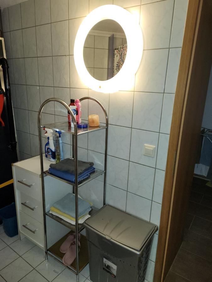 Halle, Top -Preise, 79 Qm Sd Fewo, Eg, Wahlweise Mit 1- 3 Dz, Tv Lounge, Kueche, Bad Wc Einfach Und Gut, Langzeitmieter Vb Preise Halle  Dış mekan fotoğraf