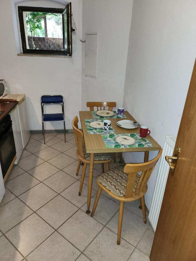 Halle, Top -Preise, 79 Qm Sd Fewo, Eg, Wahlweise Mit 1- 3 Dz, Tv Lounge, Kueche, Bad Wc Einfach Und Gut, Langzeitmieter Vb Preise Halle  Dış mekan fotoğraf
