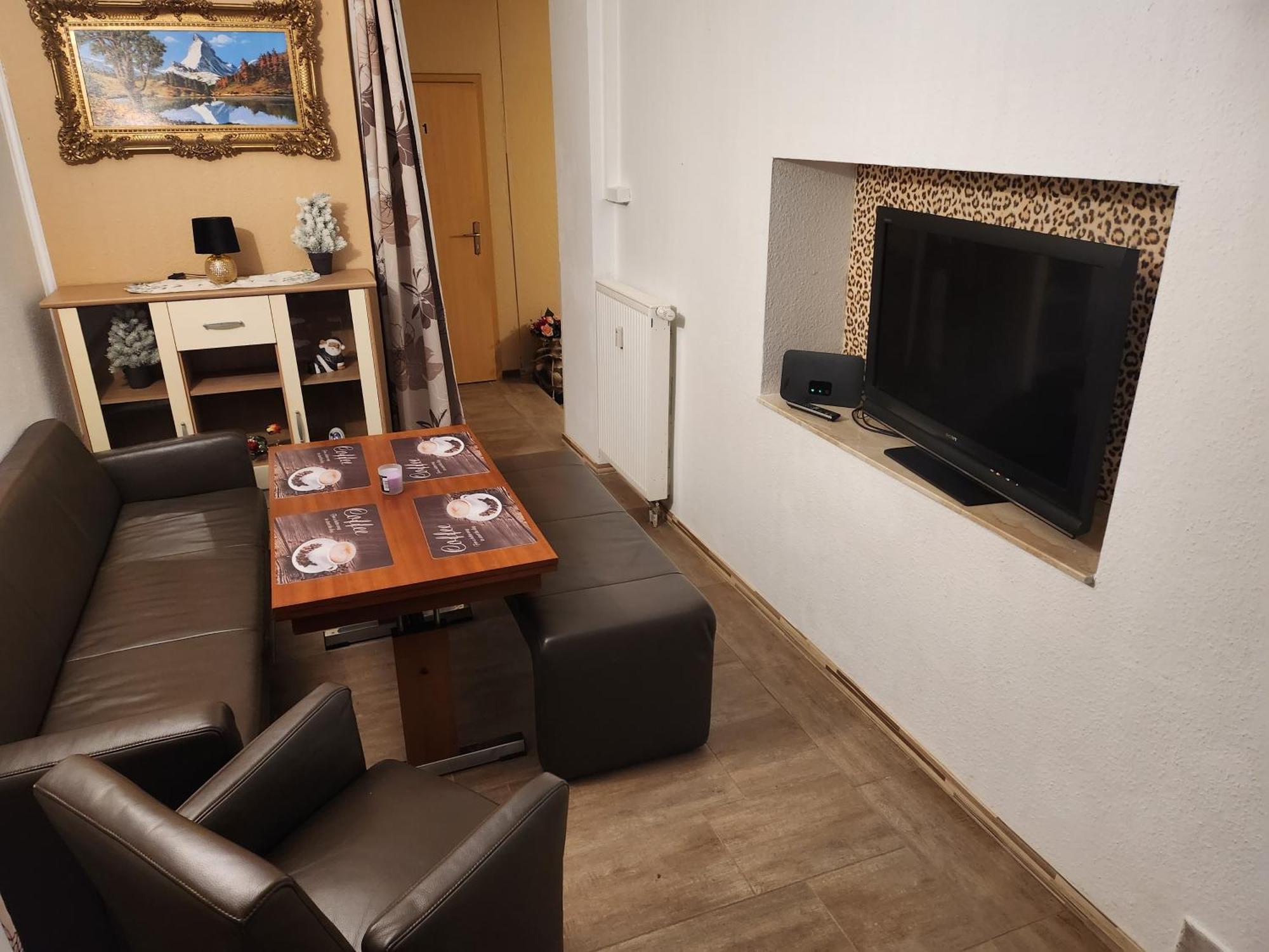 Halle, Top -Preise, 79 Qm Sd Fewo, Eg, Wahlweise Mit 1- 3 Dz, Tv Lounge, Kueche, Bad Wc Einfach Und Gut, Langzeitmieter Vb Preise Halle  Dış mekan fotoğraf