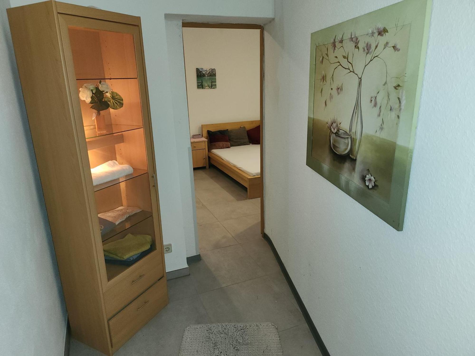 Halle, Top -Preise, 79 Qm Sd Fewo, Eg, Wahlweise Mit 1- 3 Dz, Tv Lounge, Kueche, Bad Wc Einfach Und Gut, Langzeitmieter Vb Preise Halle  Dış mekan fotoğraf