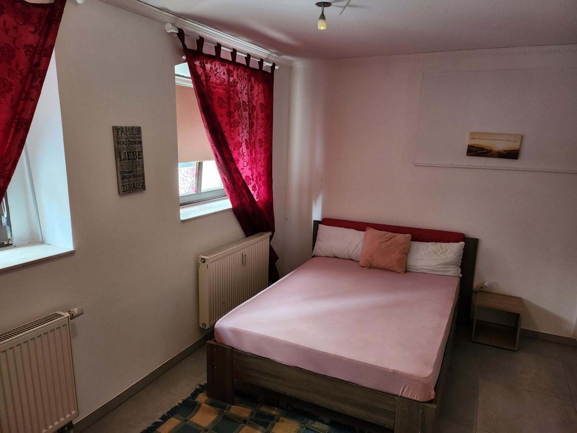 Halle, Top -Preise, 79 Qm Sd Fewo, Eg, Wahlweise Mit 1- 3 Dz, Tv Lounge, Kueche, Bad Wc Einfach Und Gut, Langzeitmieter Vb Preise Halle  Dış mekan fotoğraf