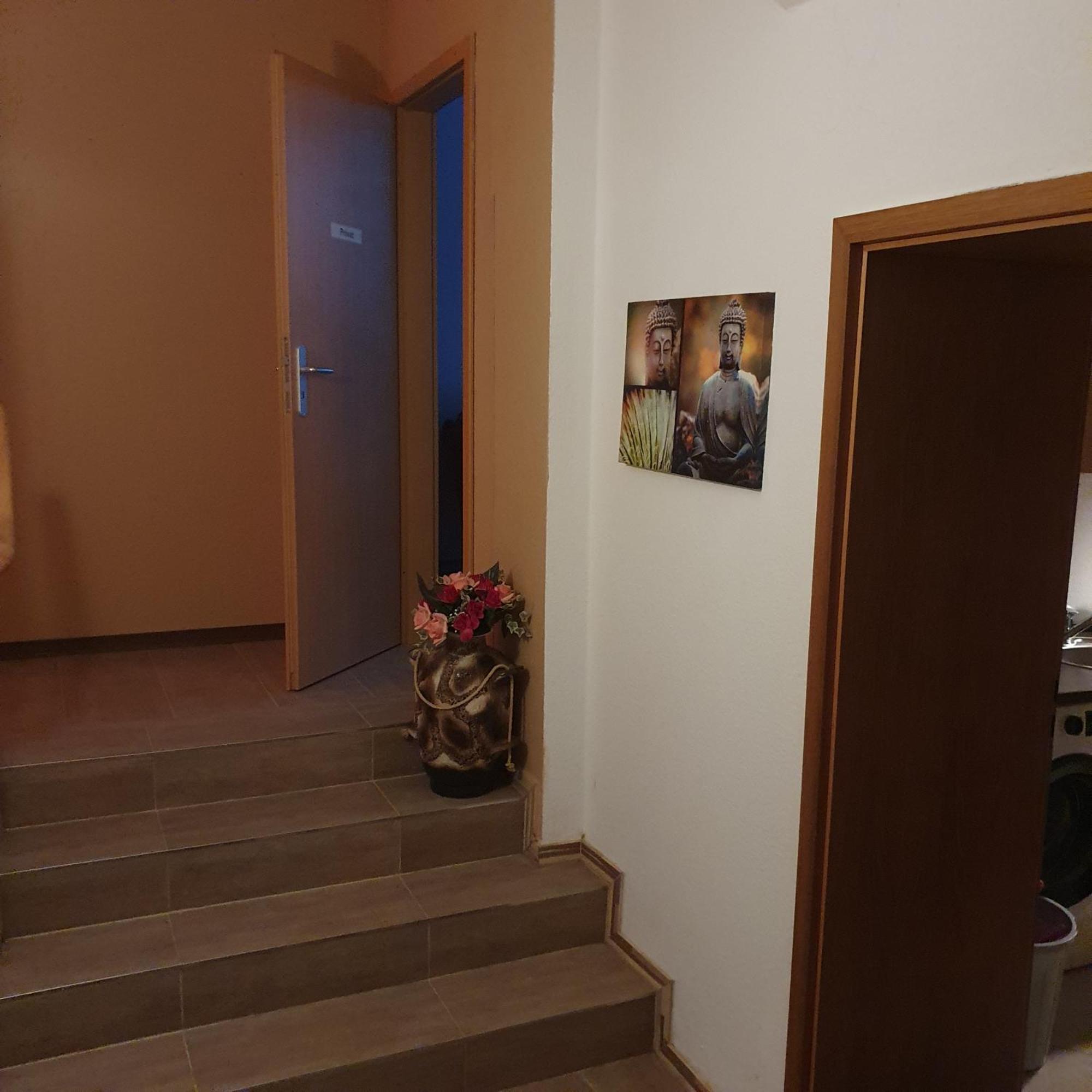 Halle, Top -Preise, 79 Qm Sd Fewo, Eg, Wahlweise Mit 1- 3 Dz, Tv Lounge, Kueche, Bad Wc Einfach Und Gut, Langzeitmieter Vb Preise Halle  Dış mekan fotoğraf