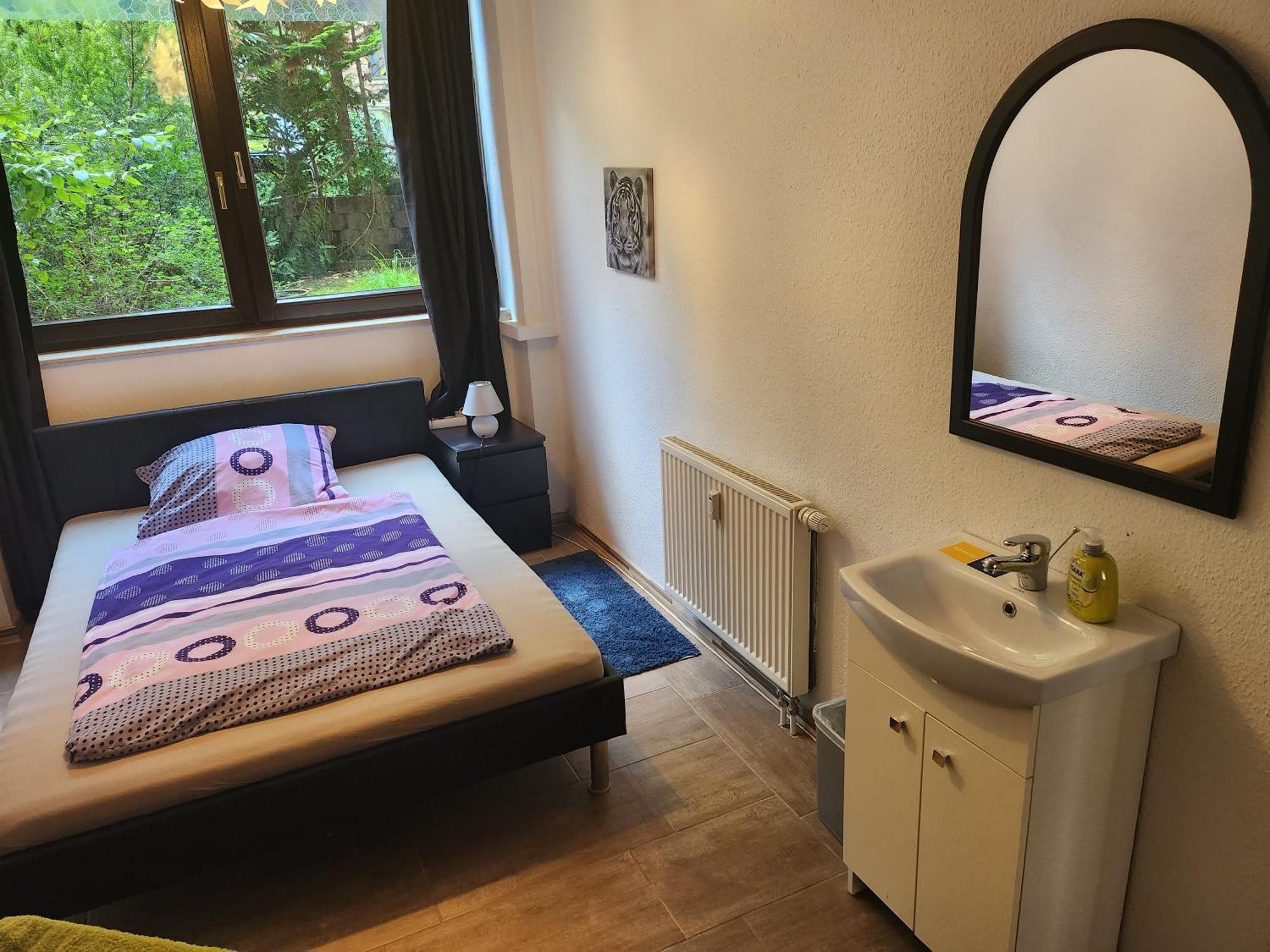 Halle, Top -Preise, 79 Qm Sd Fewo, Eg, Wahlweise Mit 1- 3 Dz, Tv Lounge, Kueche, Bad Wc Einfach Und Gut, Langzeitmieter Vb Preise Halle  Dış mekan fotoğraf